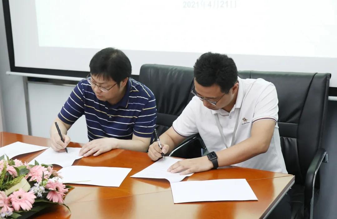 湖南财政经济学院与信诚网络签订校企合作协议(图2) 湖南财政经济学院与信诚网络签订校企合作协议(图2)